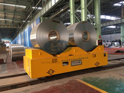 Nizkonapetostni železniški transportni avto