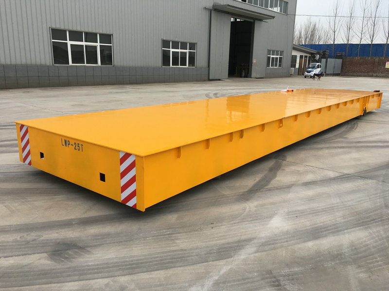 25 ton tovornjak za prevoz težkih materialov
