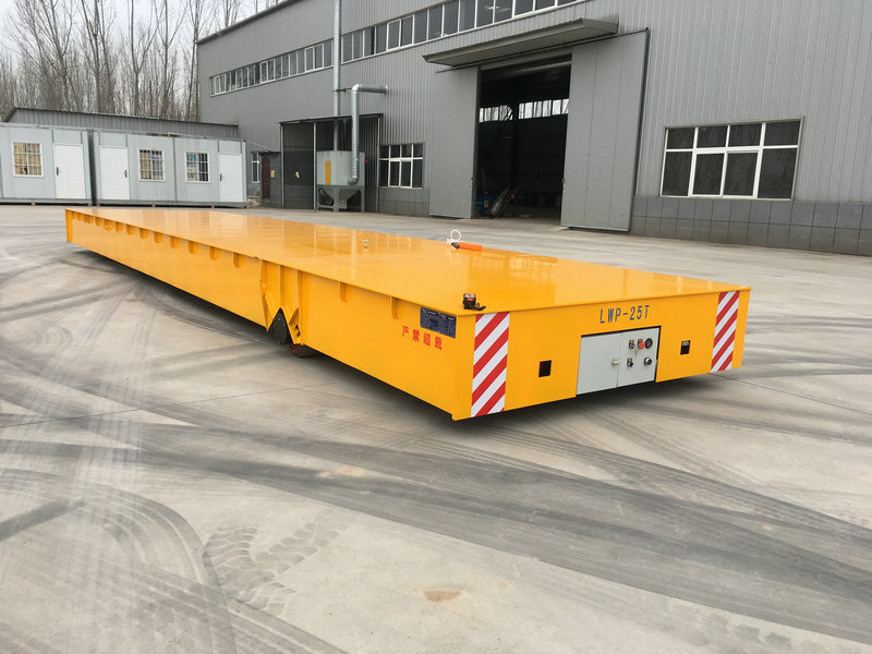 25 ton tovornjak za prevoz težkih materialov