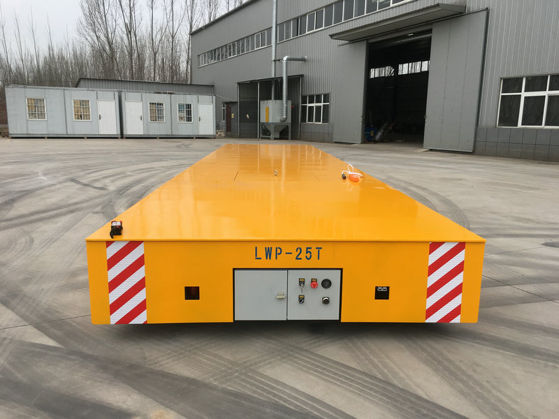 25 ton tovornjak za prevoz težkih materialov