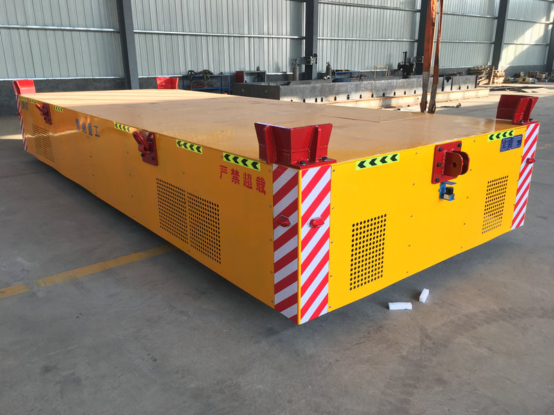 Modularni tovarniški prenosni voziček