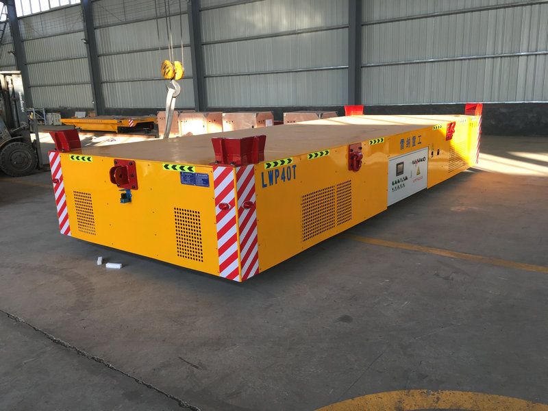Modularni tovarniški prenosni voziček