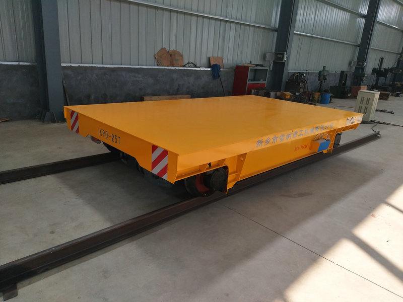 Material za ravnanje z nizkonapetostnim železniškim transportnim vozilom